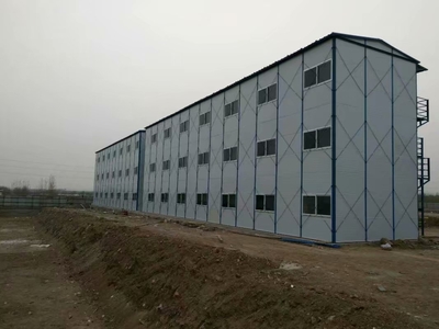 山東泰安市岱岳區 設施建筑新標桿，巖棉彩鋼領跑防火與保暖雙效益